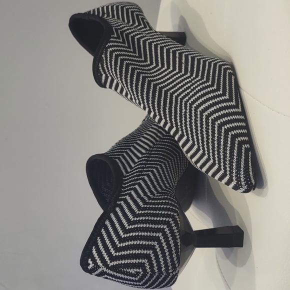 Zara Black White Chevron Print Knit Kitten Heel Ankle Shoes Boots 40